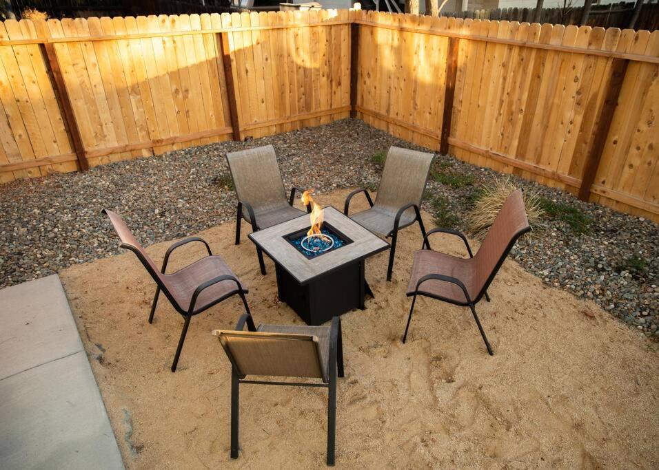 Reno'S Biggest Little House - Cozy Home Theatre Exterior foto